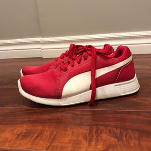 Women’s puma running shoes